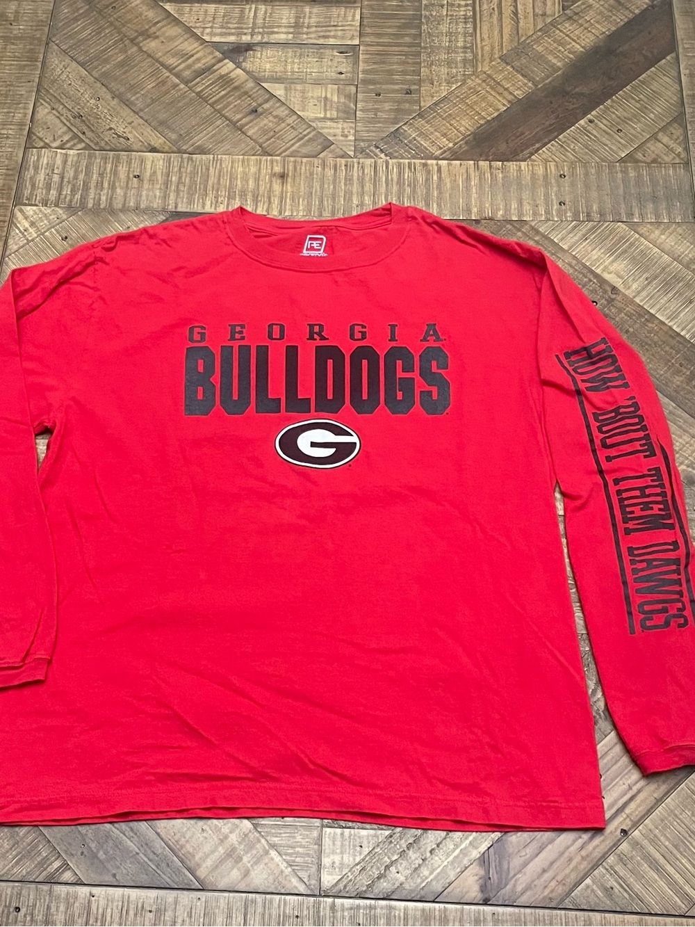 Pro Edge red long-sleeve Georgia Bulldogs graphic t-shirt